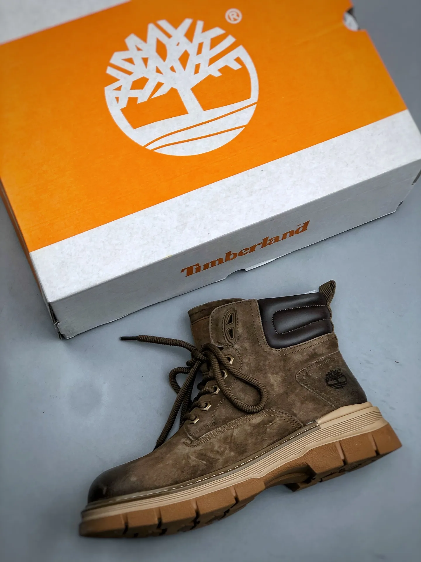 Welfare special price💰480 Timberland Timberland/Timberland new autumn and winter products (plush lining🔥warm and heat-locking) autumn and winter must-have outdoor casual rhubarb boots series #Guangdong Dachang quality original box original packaging fashion trend matching the fabric is made of Italian 🇮🇹 top frosted fine-grained cowhide with anti-odor and anti-corrosion genuine leather latex insoles. The outsole and hardware are all made from raw materials of the original factory. They are the same as the original Goodyear never-opening process. Good products do not kill pigs. The quality of the first order is strictly controlled. Exclusively released on the entire network. There is no doubt about the quality. The whole set of official website unified packaging gives you a perfect wearing experience. The quality is exquisite and durable. A must-have for sportsmen. Specially designed to prevent handsomeness. High-quality and first-class foot feel. Specially used for outdoor cold protection this winter. Daily casual matching. Size: 38 39 40 41 42 43 44 (leather shoe size)